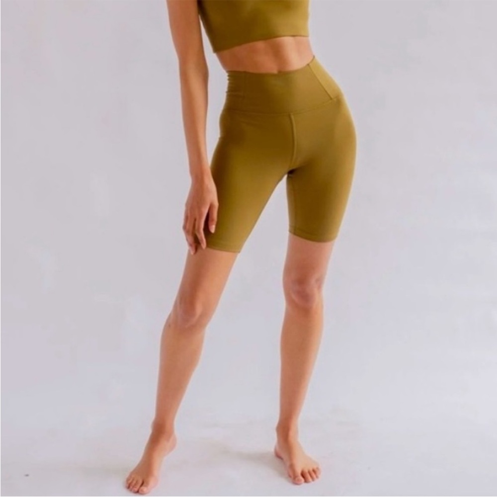 GIRLFRIEND COLLECTIVE High-Rise Seamless Biker Shorts Olive Green Size Small